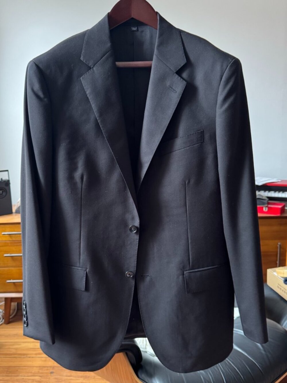 Crosby Classic-fit suit jacket in Italian wool